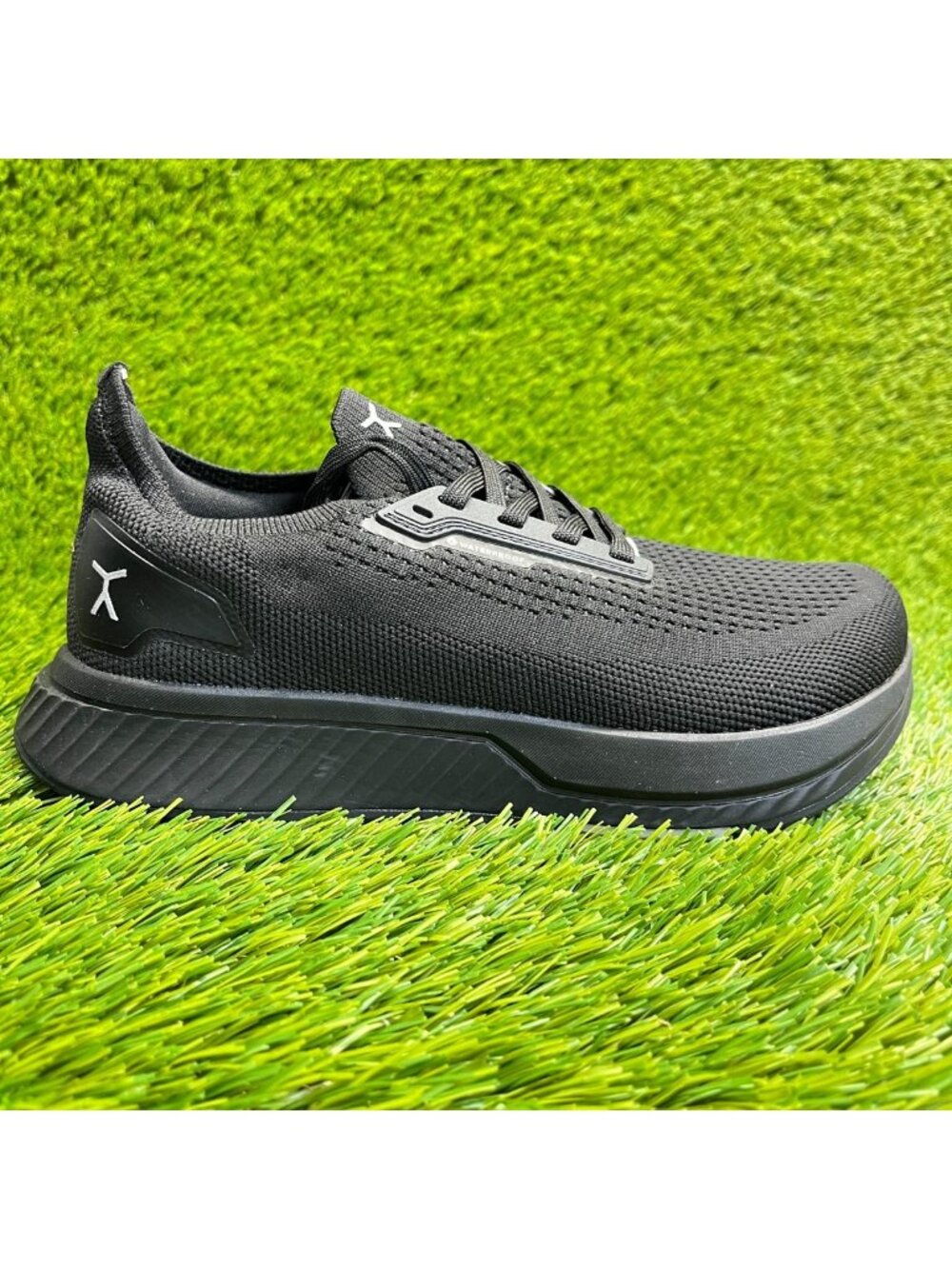 Flux Adapt Waterproof Runner Stealth Black Womens Size 6.5 Athletic Shoes
